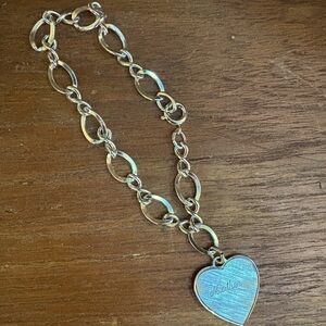 Super cute Vintage Wells Sterling Silver Heart Mother Bracelet 🩷
